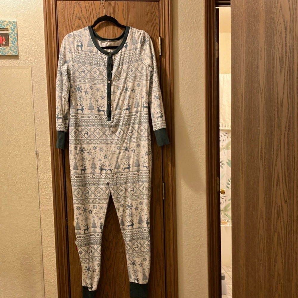 Women’s holiday pjs. Size M Hearthb& Hand. Excellent used  condition.